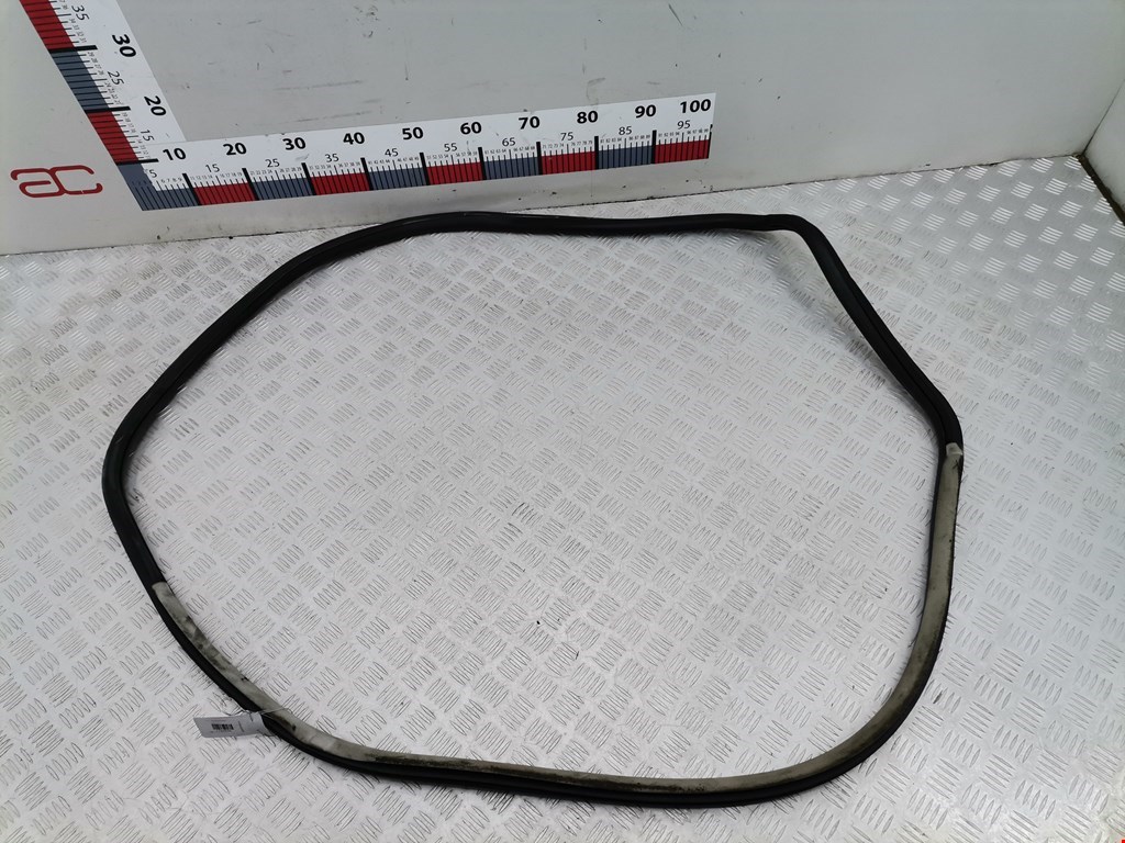 Уплотнитель двери VOLKSWAGEN Passat B5 1997-2005