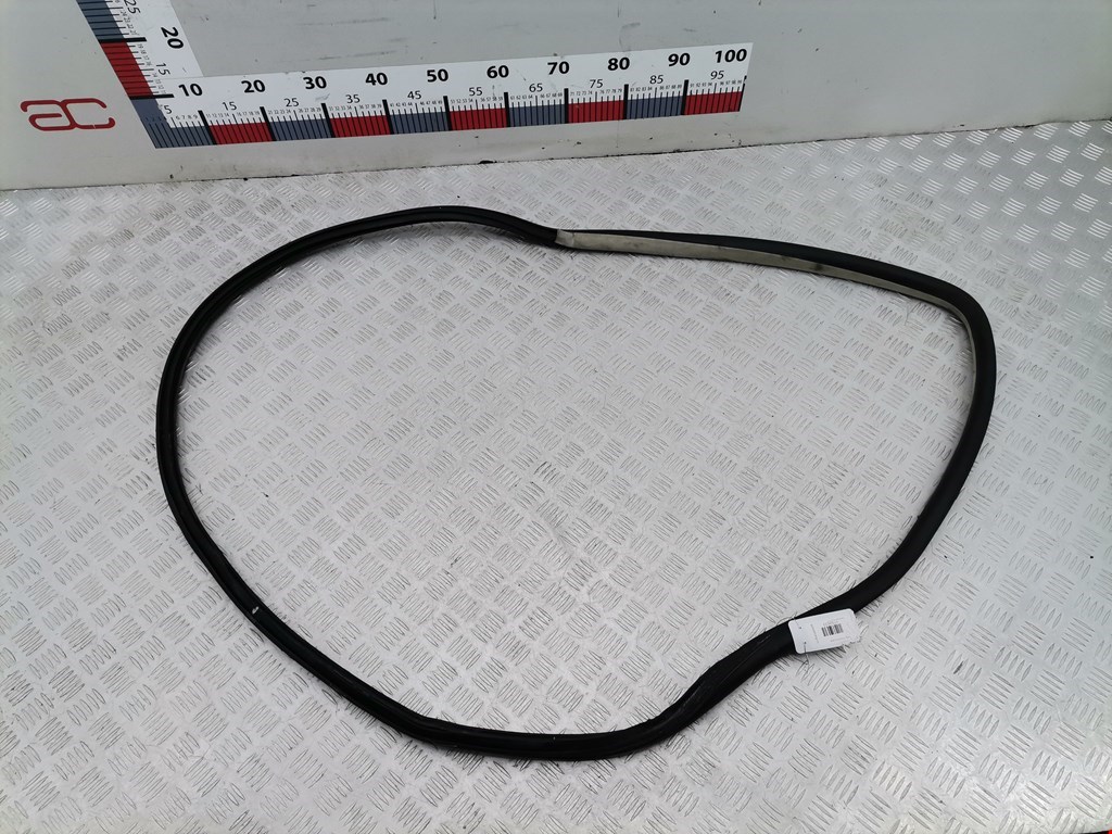 Уплотнитель двери VOLKSWAGEN Passat B5 1997-2005