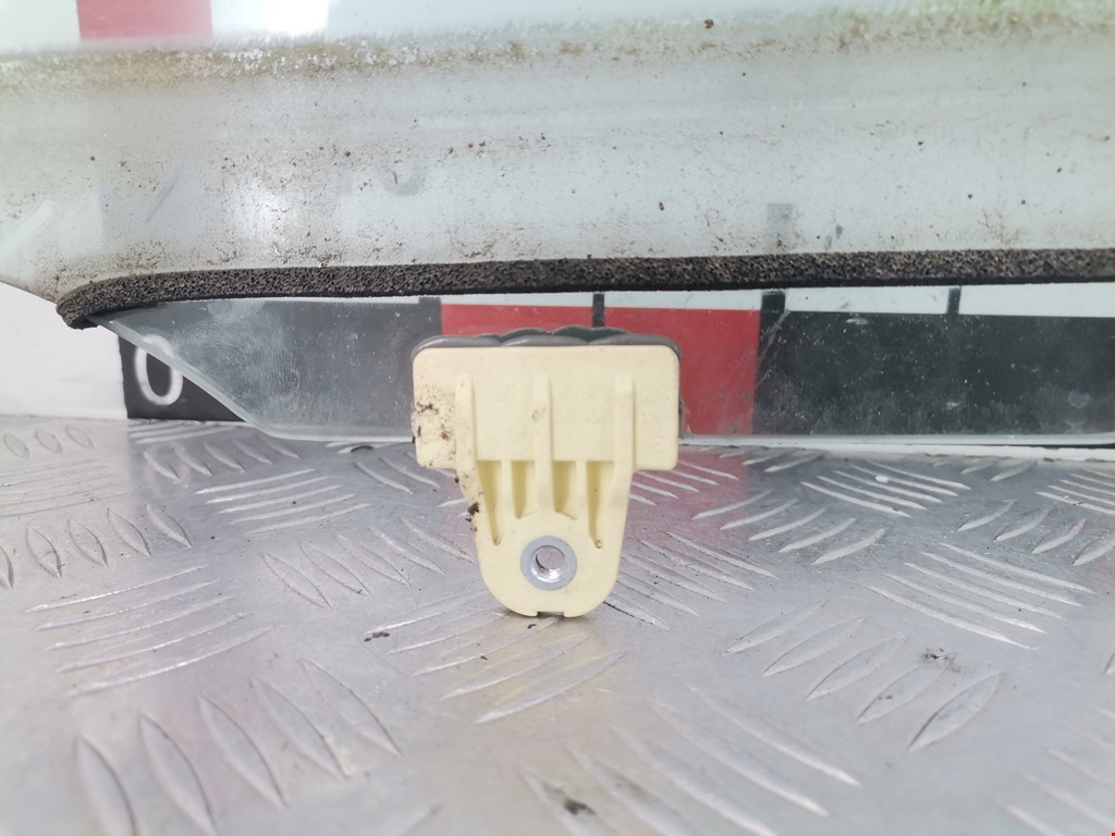 Стекло двери переднее левое RENAULT Koleos HY 2008-2016