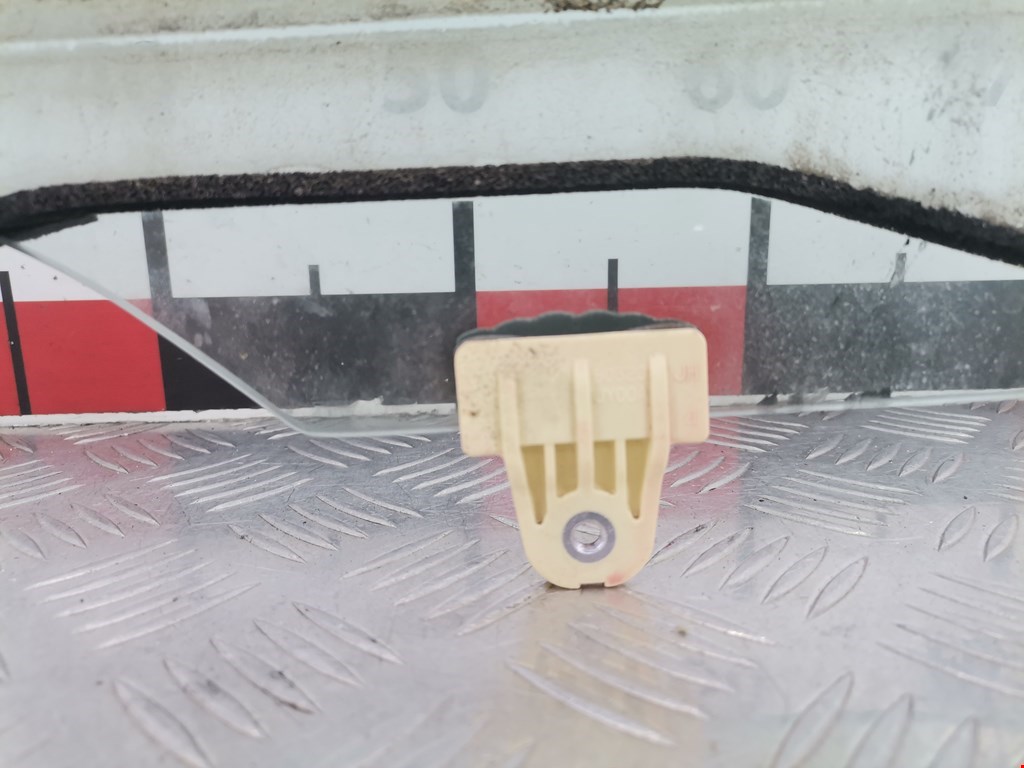 Стекло двери переднее левое RENAULT Koleos HY 2008-2016