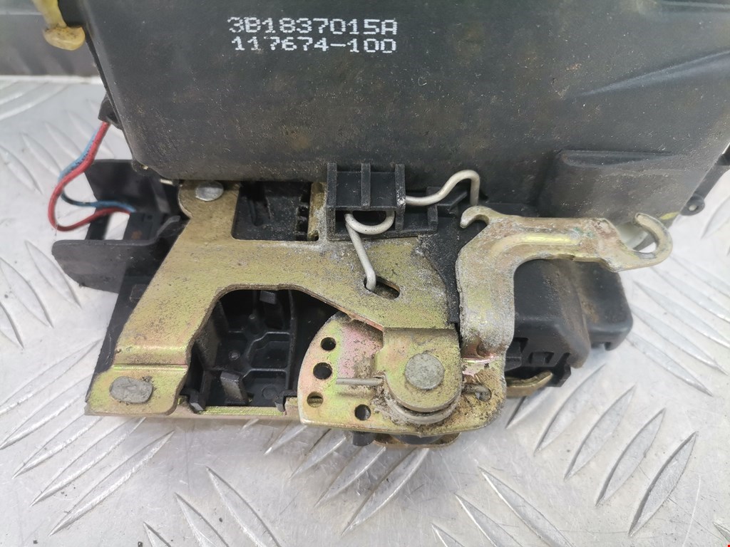 Замок двери передней левой VOLKSWAGEN Passat B5 1997-2005