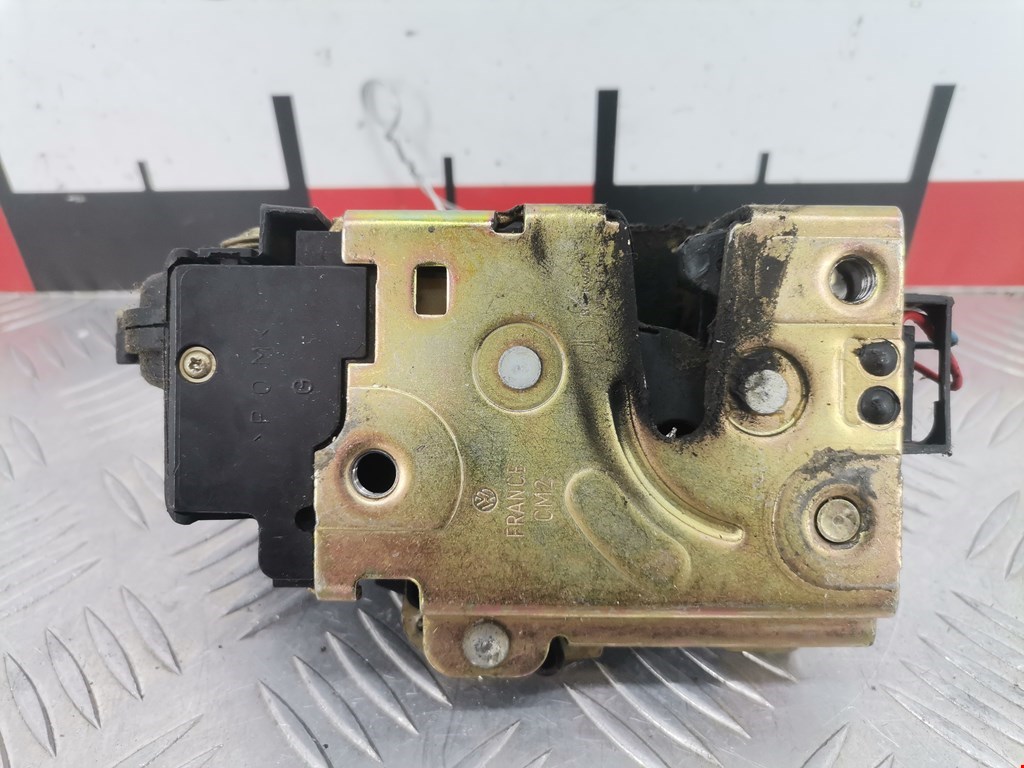 Замок двери передней левой VOLKSWAGEN Passat B5 1997-2005