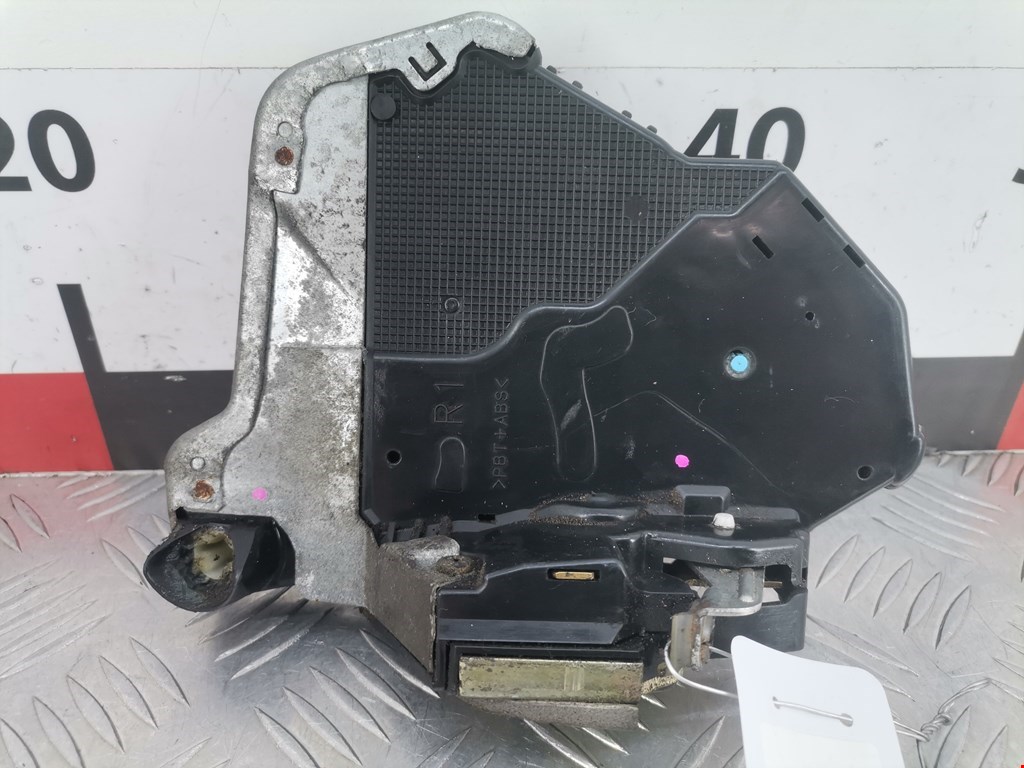 Замок двери передней правой TOYOTA Corolla E120 2001-2006