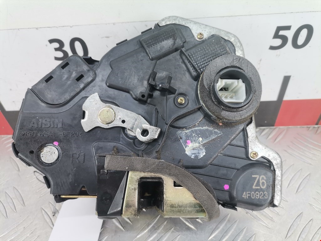 Замок двери передней правой TOYOTA Corolla E120 2001-2006