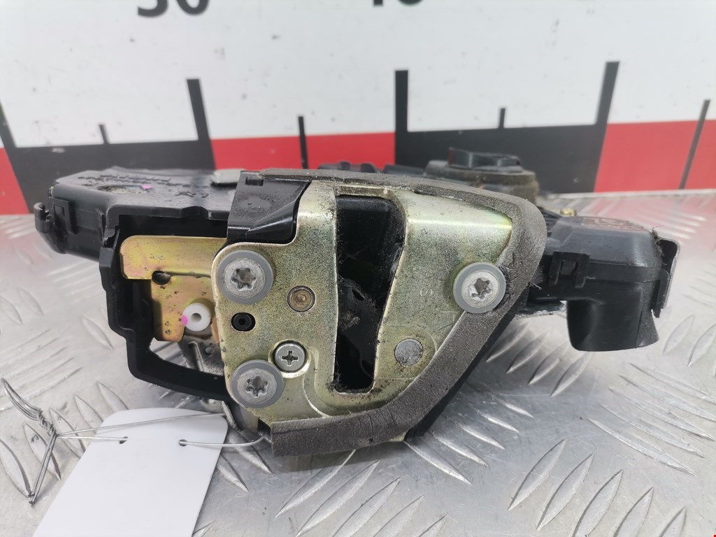 Замок двери передней правой TOYOTA Corolla E120 2001-2006