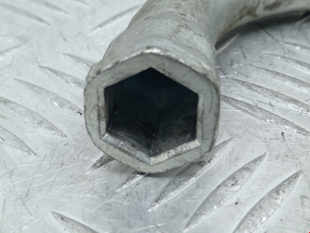 Ключ балонный VOLKSWAGEN Passat CC 2008-2017