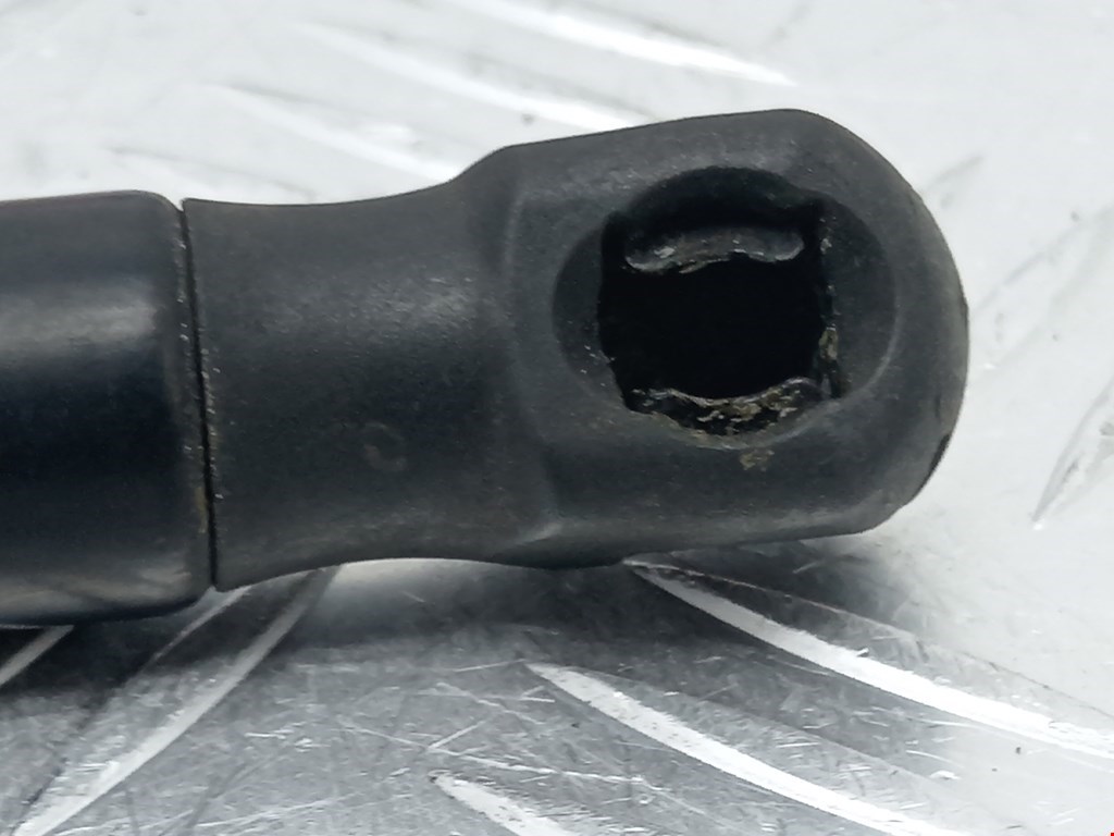 Амортизатор капота левый=правый MERCEDES-BENZ C-Class C-klasse W204 2007-2015