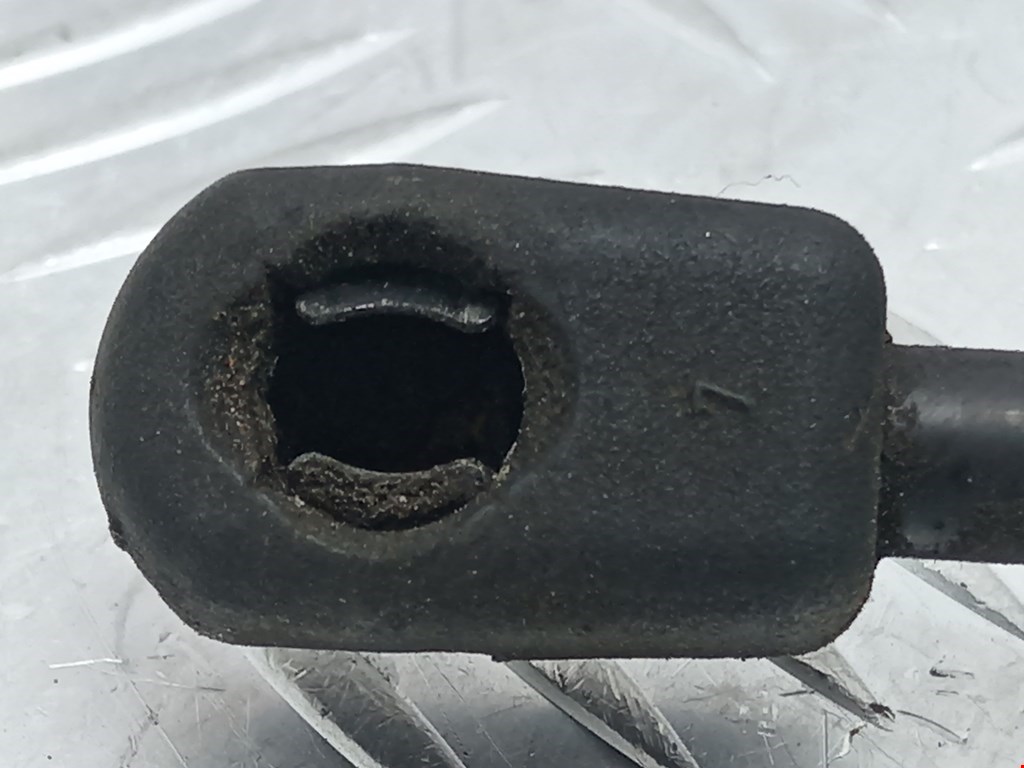 Амортизатор капота левый=правый MERCEDES-BENZ C-Class C-klasse W204 2007-2015