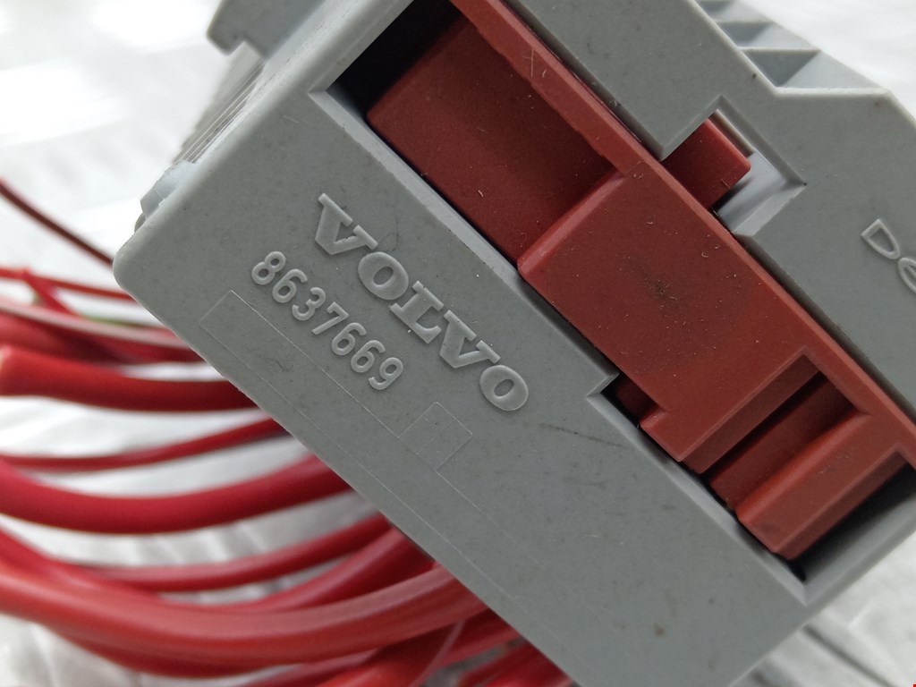 Датчик уровня в бачок омывателя VOLVO XC90 2002-2014