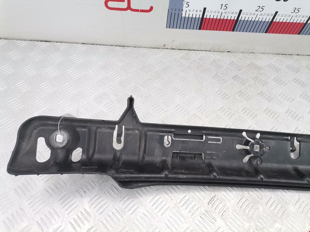 Кронштейн заднего бампера центральный BMW 6er E63/E64 2003-2011