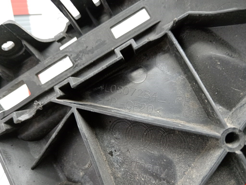 Кронштейн переднего бампера правый AUDI Q7 I 2006-2015