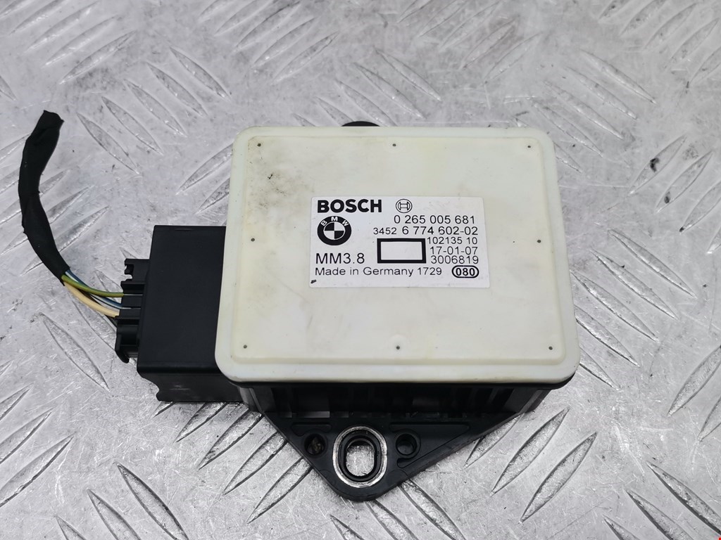 Датчик ускорения (курсовой устойчивости уровня оборотов)