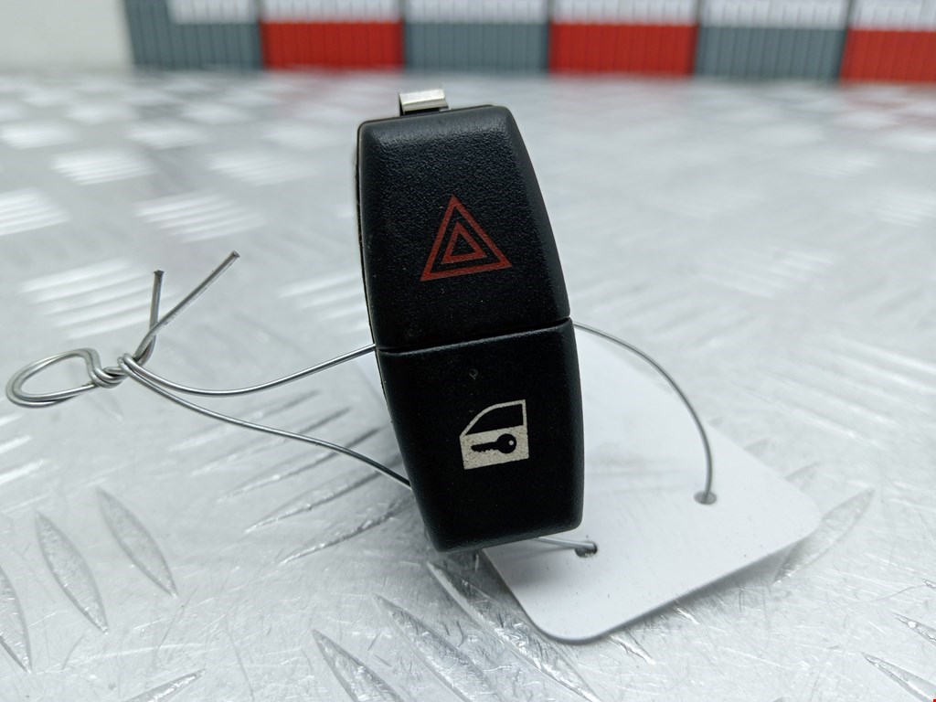 Кнопка аварийной сигнализации BMW 5-Series (E60/E61) (2003-2010)