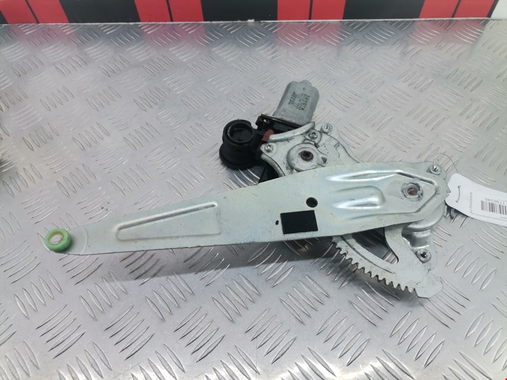 Стеклоподъемник электрический двери задней правой Toyota Rav4 2 (2000-2005)