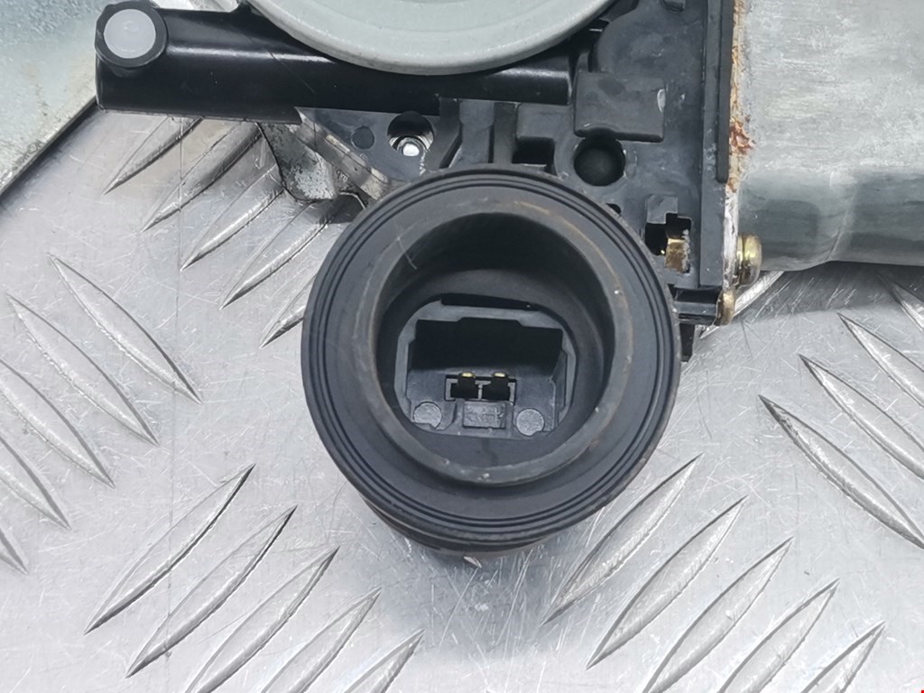 Стеклоподъемник задний правый TOYOTA RAV 4 XA20 2000-2005