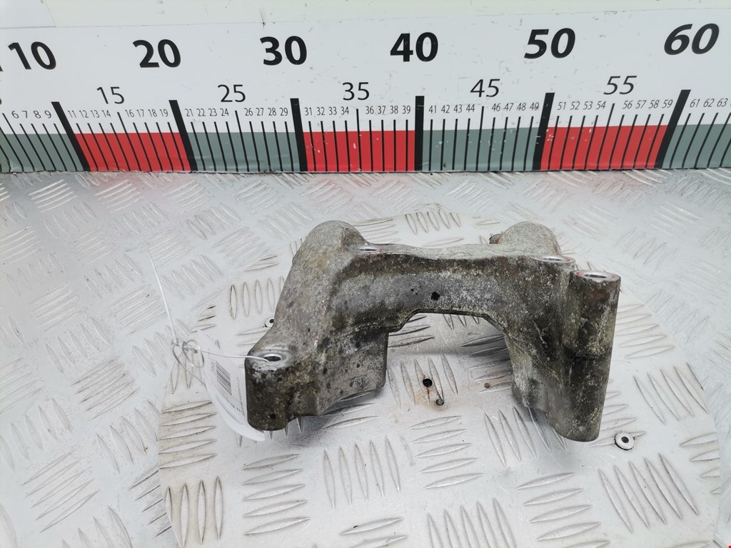 Кронштейн (крепление лапа) двигателя Ford Focus 2 (2004-2011)