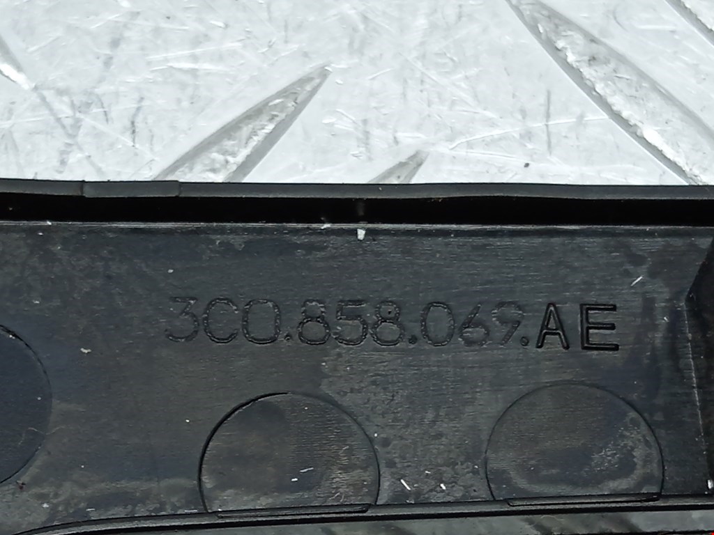 Рамка магнитолы VOLKSWAGEN Passat CC 2008-2017