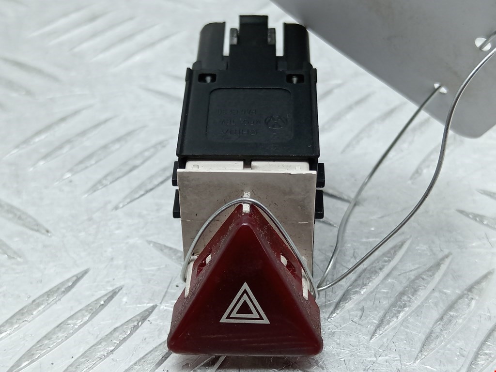 Кнопка аварийной сигнализации (аварийки) VOLKSWAGEN Passat CC 2008-2017