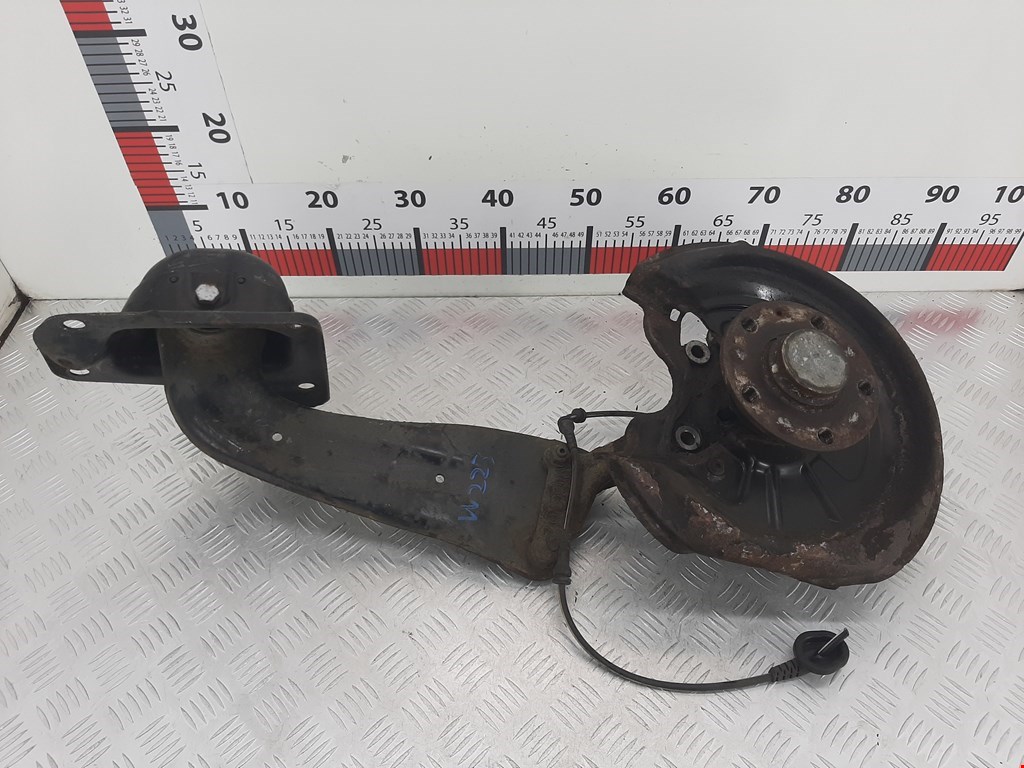 Кулак задний левый Audi A3 8P (2003-2013)