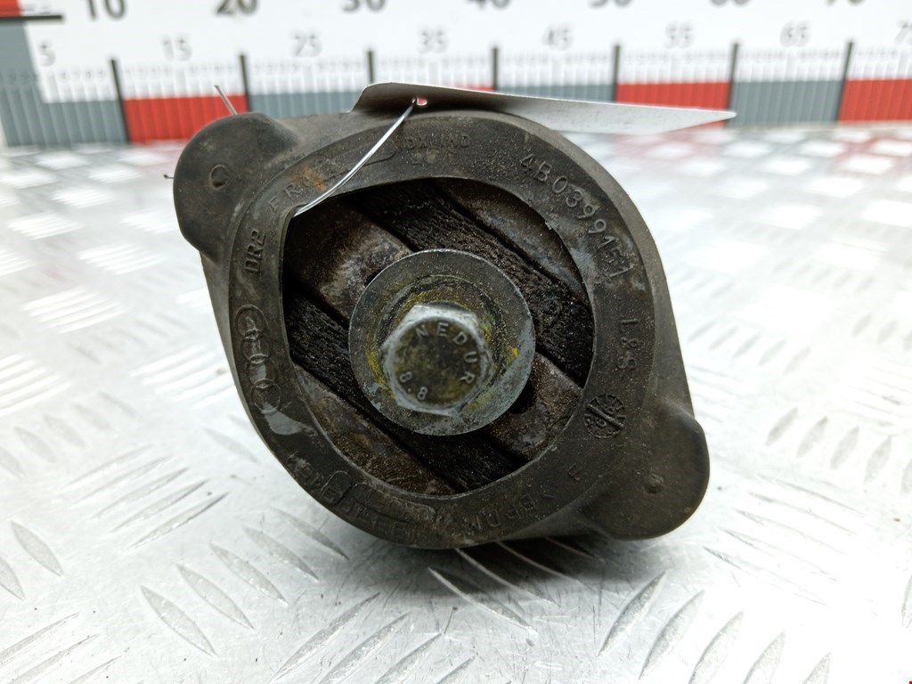 Подушка (опора) крепления КПП Audi A6 C5 (1997-2005)