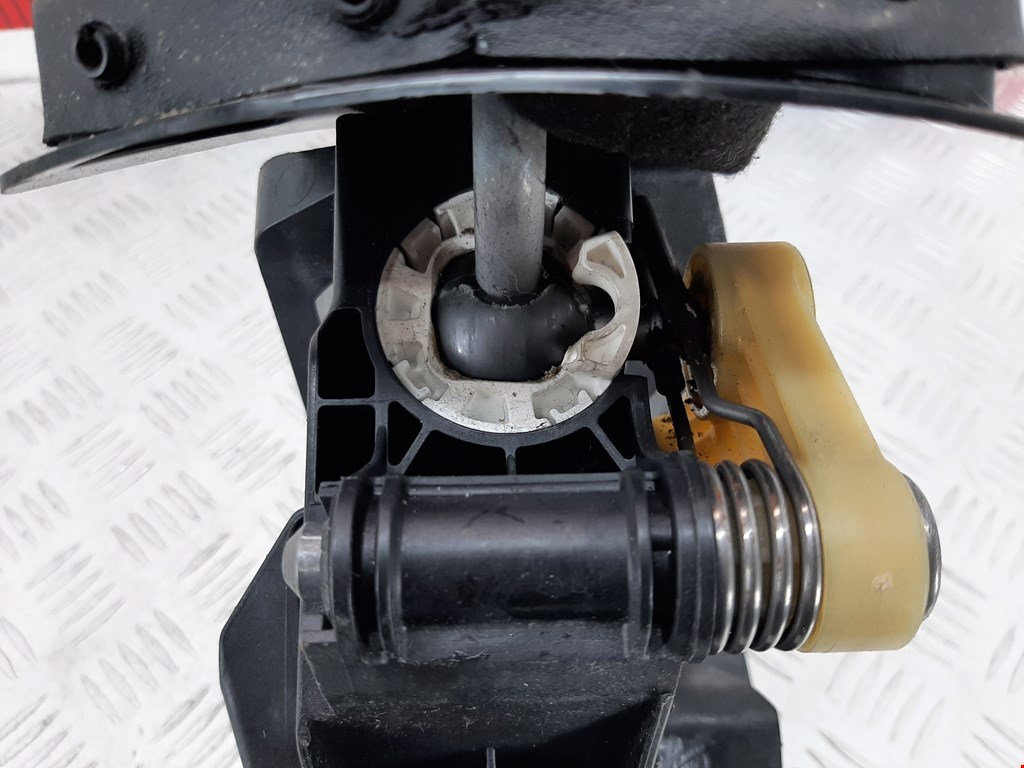 Кулиса (селектор) АКПП/МКПП в салоне PEUGEOT 308 2007-2015