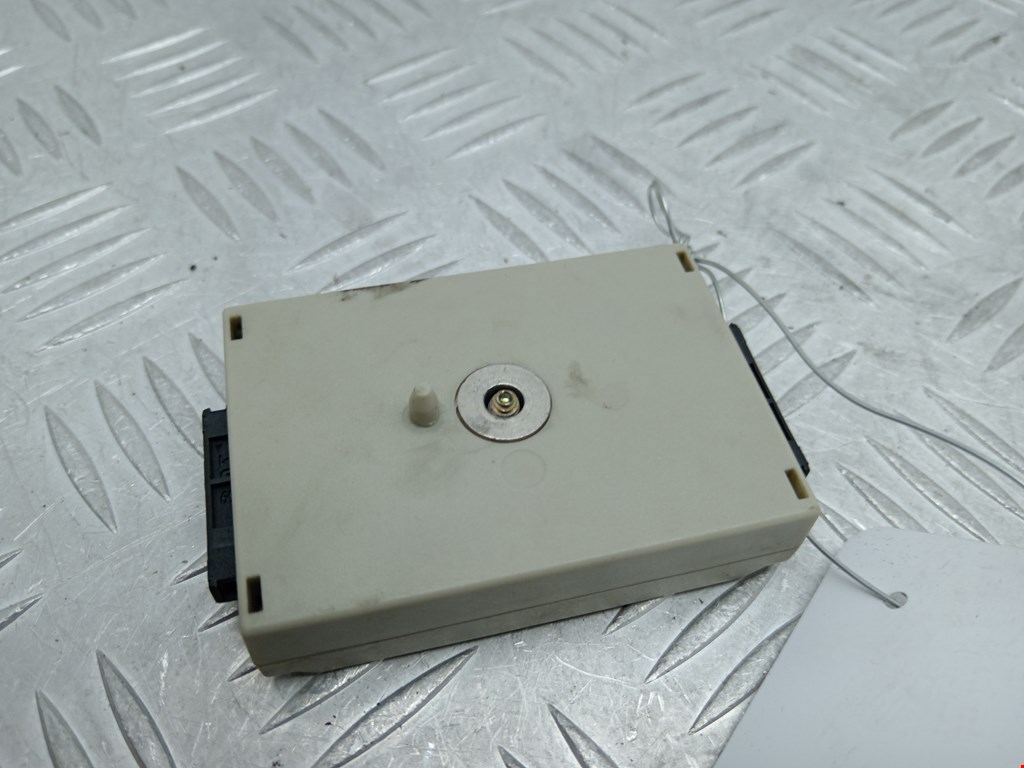 Усилитель антенны BMW 6er E63/E64 2003-2011