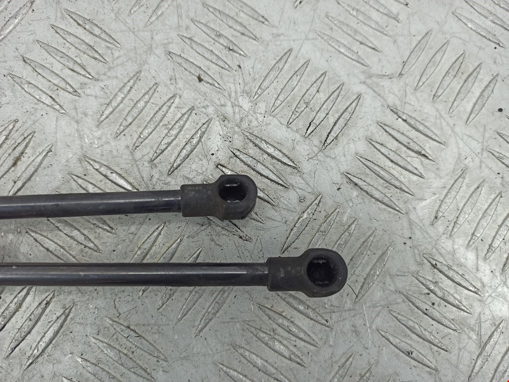 Амортизатор капота левый=правый BMW 6er E63/E64 2003-2011