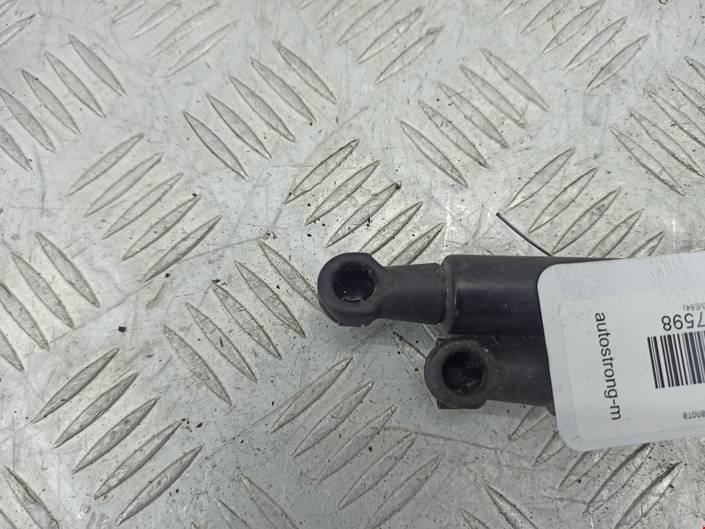 Амортизатор капота левый=правый BMW 6er E63/E64 2003-2011