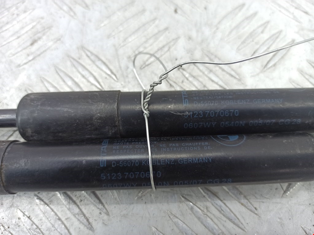 Амортизатор капота левый=правый BMW 6er E63/E64 2003-2011