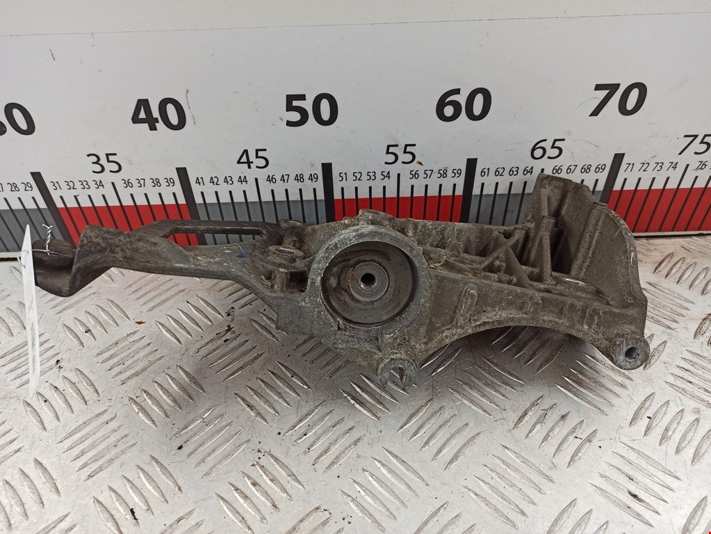 Кронштейн генератора RENAULT Megane II 2002-2009