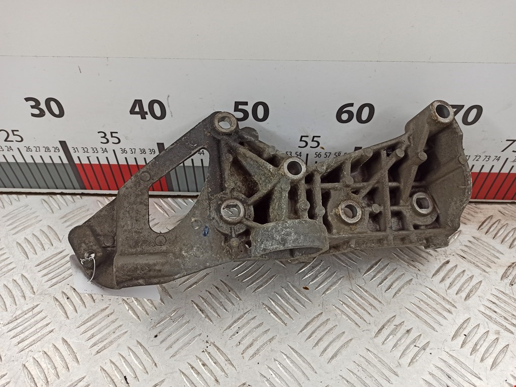 Кронштейн генератора RENAULT Megane II 2002-2009