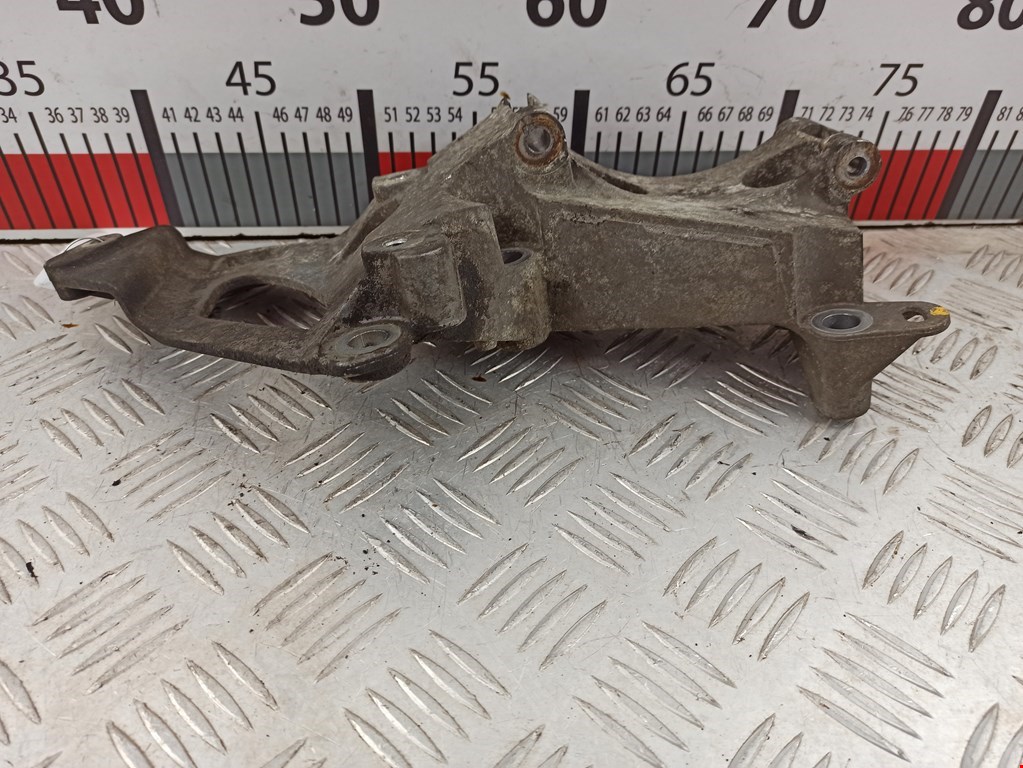 Кронштейн генератора RENAULT Megane II 2002-2009