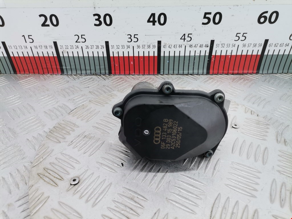 Сервопривод (электропривод моторчик привода) заслонок впускного коллектора Audi A4 B7 (2004-2009)