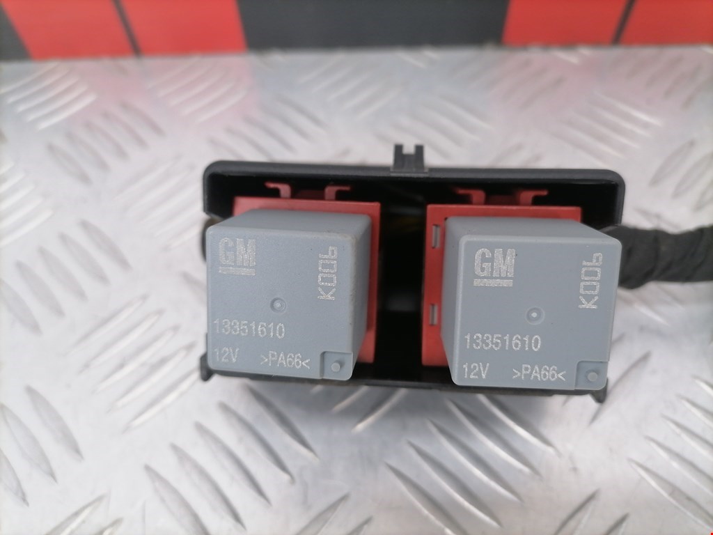 Блок реле OPEL Astra J 2009-2017