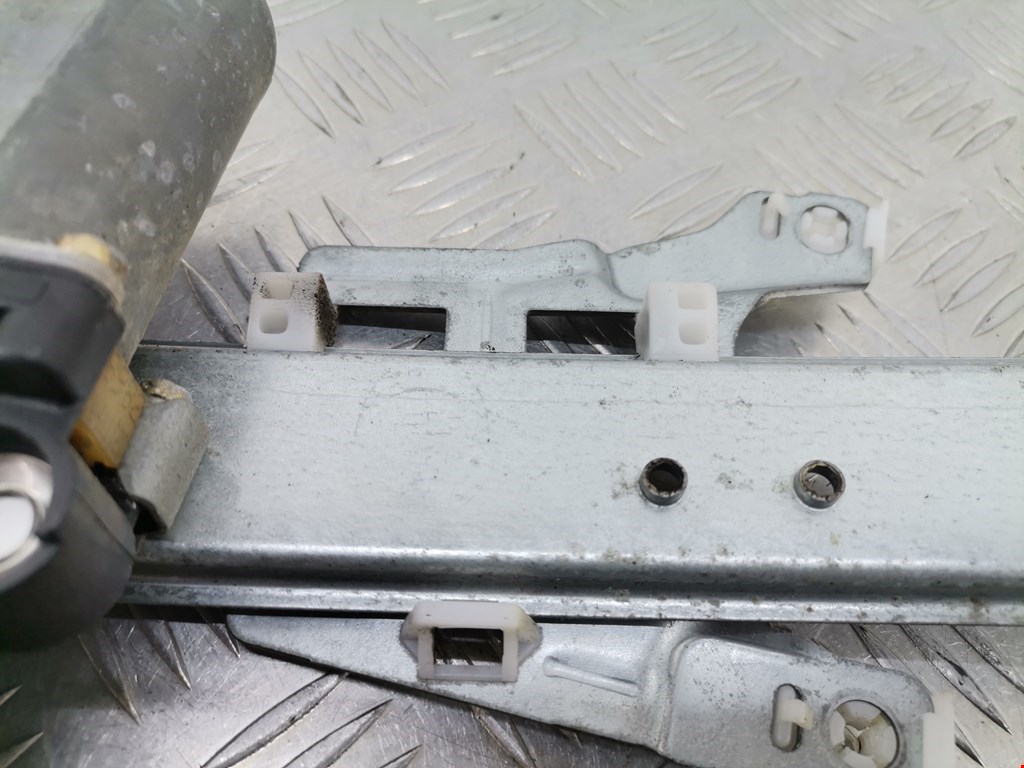 Стеклоподъемник задний левый MERCEDES-BENZ A-Class W168 1997-2004