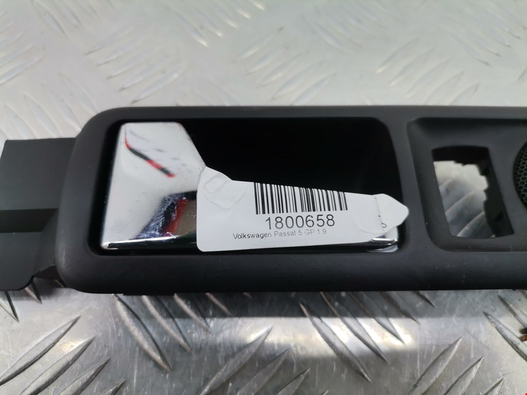 Ручка дверная задняя внутренняя левая VOLKSWAGEN Passat B5 1997-2005