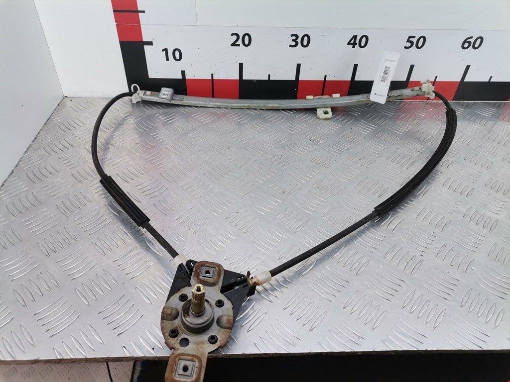 Стеклоподъемник передний правый VOLKSWAGEN Polo II 1981-1994