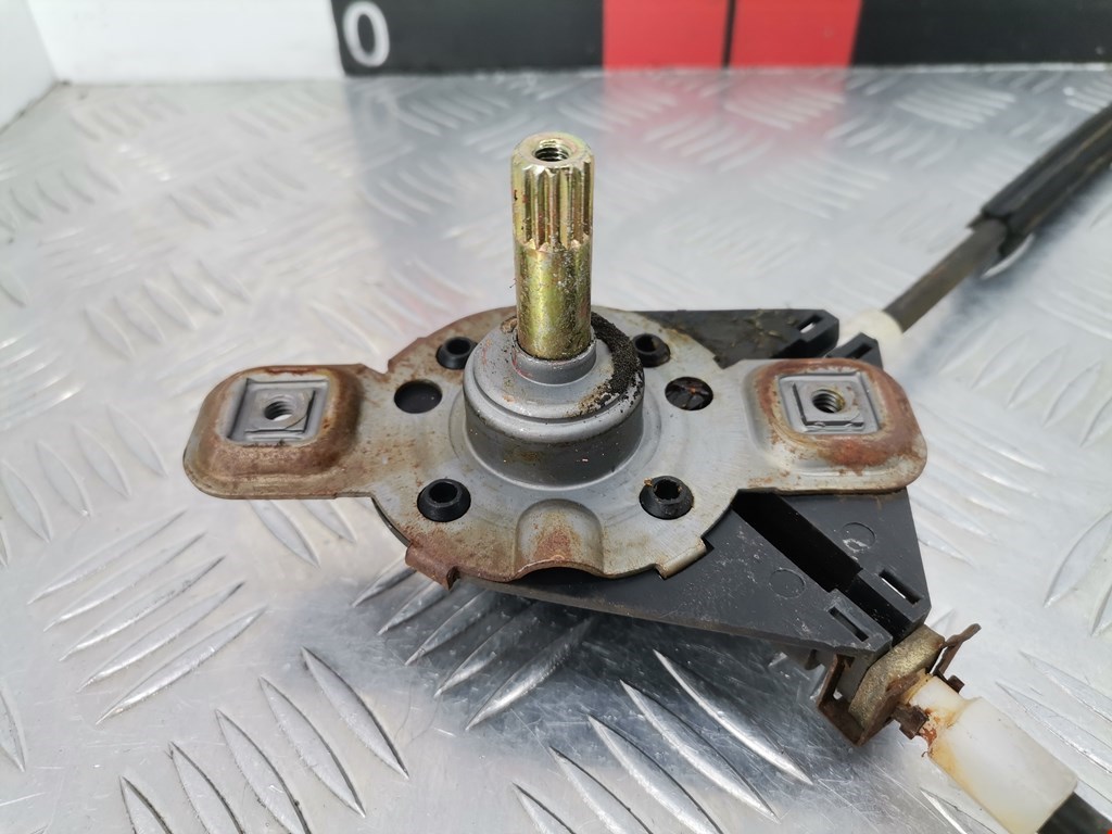 Стеклоподъемник передний правый VOLKSWAGEN Polo II 1981-1994