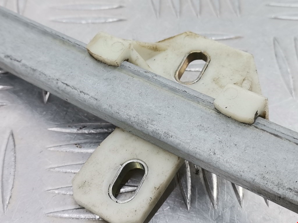 Стеклоподъемник передний правый VOLKSWAGEN Polo II 1981-1994