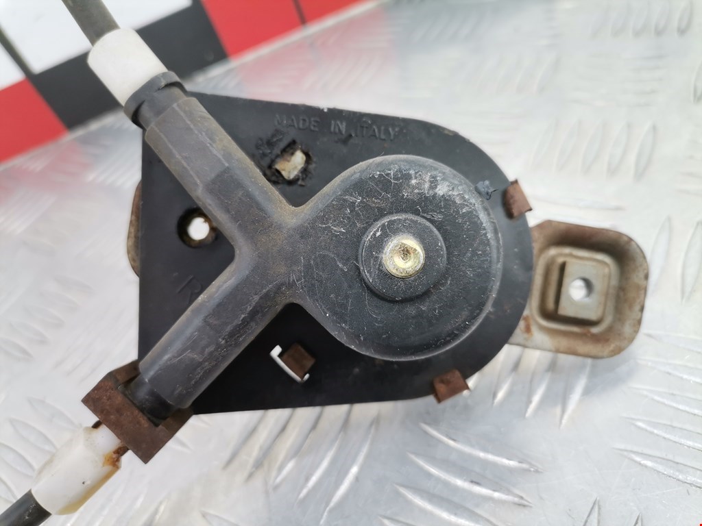 Стеклоподъемник передний правый VOLKSWAGEN Polo II 1981-1994