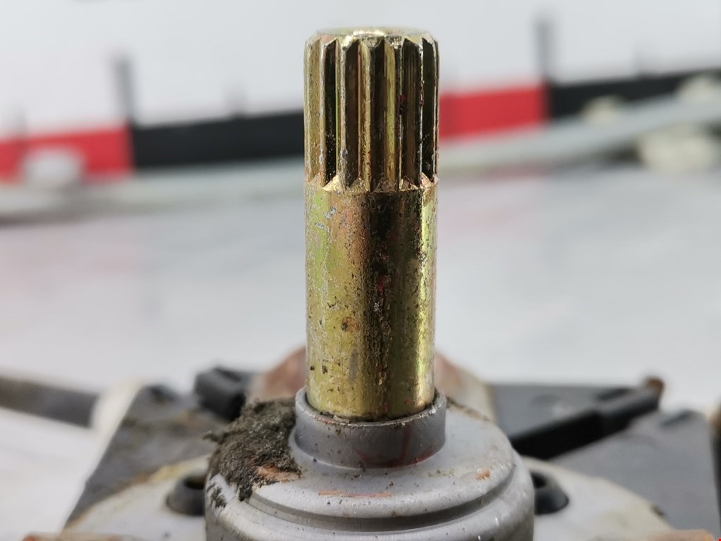 Стеклоподъемник передний правый VOLKSWAGEN Polo II 1981-1994