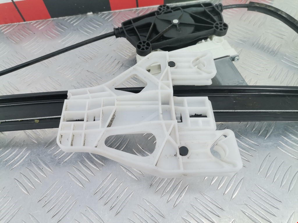 Стеклоподъемник задний левый AUDI Q3 I 2011-2018