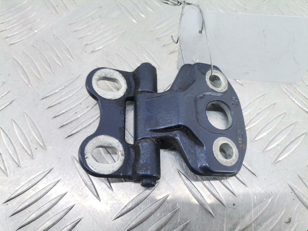 Петля двери передней правой Mercedes E-Class (W210) (1995-2003)