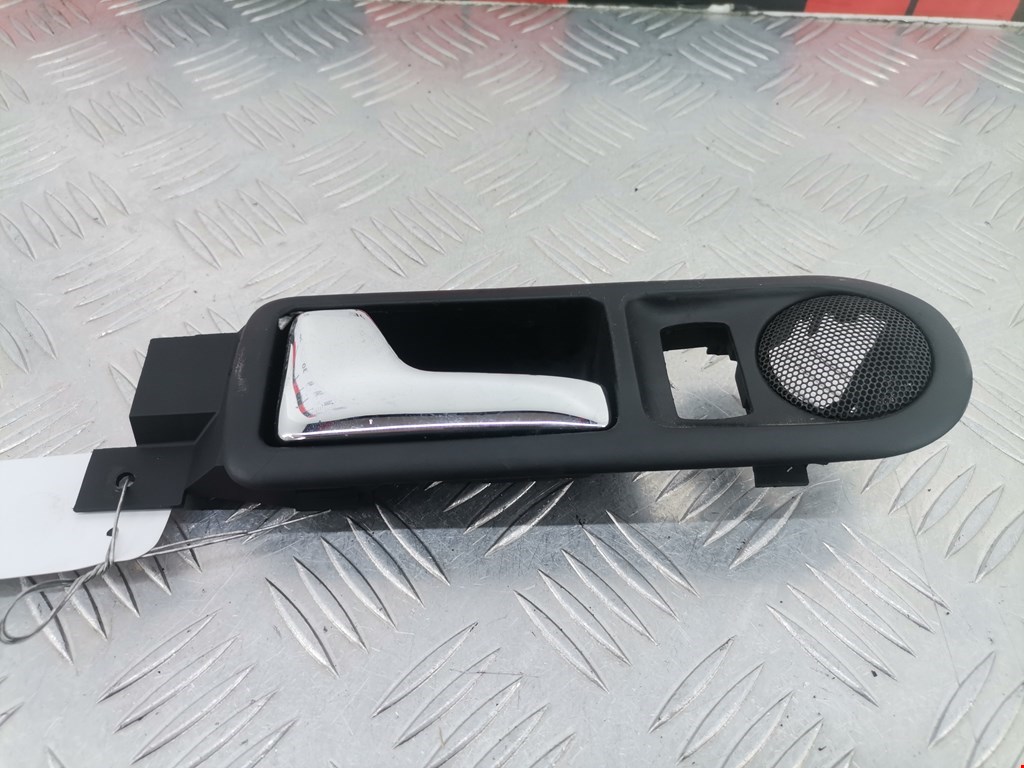 Ручка дверная задняя внутренняя левая VOLKSWAGEN Passat B5 1997-2005