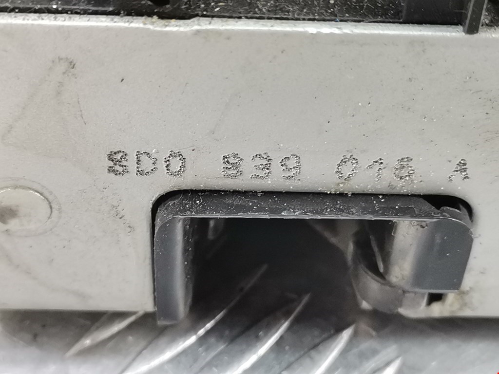 Замок двери задней правой AUDI A4 B5 1995-2001