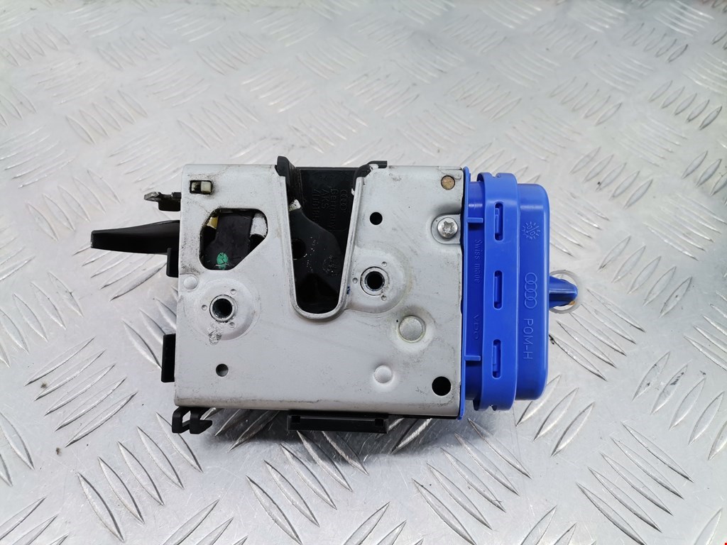 Замок двери задней правой AUDI A4 B5 1995-2001