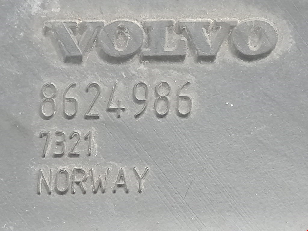 Патрубок воздушного фильтра VOLVO XC90 2002-2014