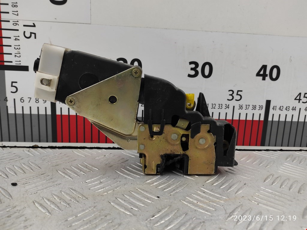 Замок двери передней правой MITSUBISHI Space Star 1999-2006