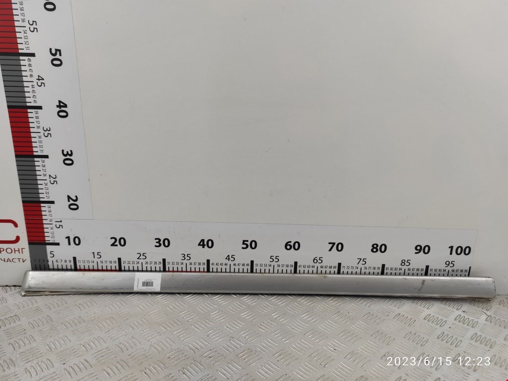 Накладка декоративная (молдинг) двери передней правой Mitsubishi Space_Star 1 (1998-2005)