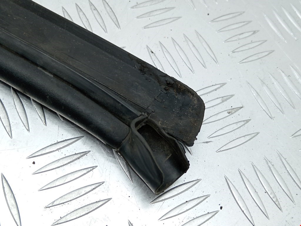 Уплотнитель (наружный) BMW 5er 5 серия F10/F11/F07 2009-2017